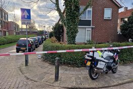 Steekincident in woning in Alkmaar: vrouw zwaargewond, man aangehouden