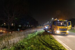 Auto te water gereden langs N9 bij Alkmaar