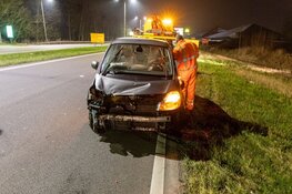 Auto te water gereden langs N9 bij Alkmaar