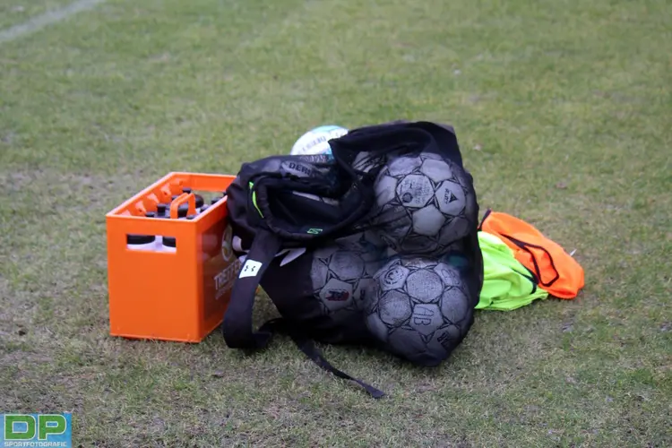 Alkmaarsche Boys verspeelt twee punten in kaartenfestival bij Sint Boys