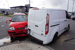 Blikschade bij aanrijding op Smaragdweg