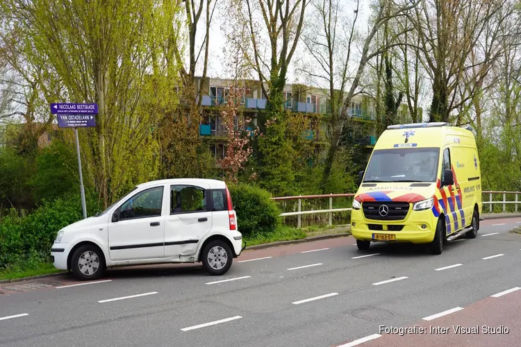 Bestuurder van bezorgscooter gewond bij aanrijding