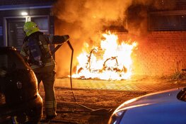 Scooter in brand aan Gloriantstraat: ontruimingen en flinke schade