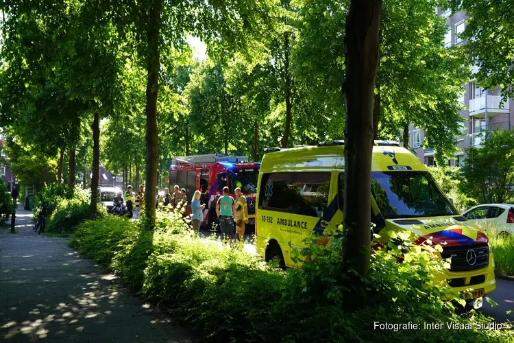 Vrouw vast met haar been tussen fietswiel