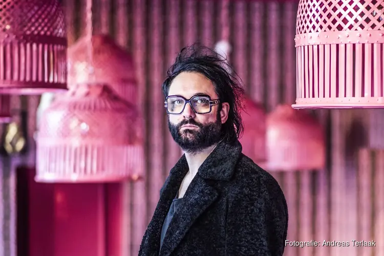 Zes weekenden lang gratis toegankelijke shows en theaterconcerten in hartje Alkmaar Blaudzun, Spinvis, Claude, Roxeanne Hazes, Sven Hammond en vele anderen