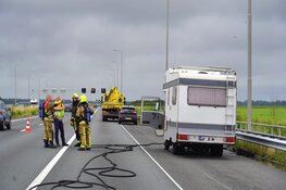 Rijdende camper vliegt in brand op A9