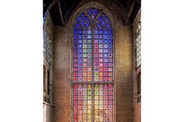 Gratis rondleidingen Het Grote Raam in Grote Kerk Alkmaar. Bezoek een van de grootste glas-in-loodramen in Europa