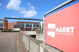 Deel winkelcentrum Middenwaard ontruimd. Scheuren in vloer Dekamarkt en parkeergarage