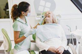 Waarom een bezoek aan de mondhygiënist net zo belangrijk is als een tandartsbezoek