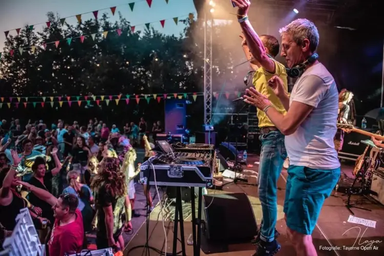 Vol weekendprogramma Taverne Bergen met dj's en livemuziek