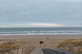 Pakketten aangespoeld op strand van Bergen en Egmond