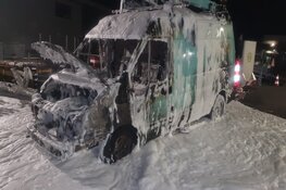 Bestelbus door brand verwoest aan Toermalijnstraat
