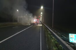 Auto vliegt in brand na ongeval op A9 bij Akersloot