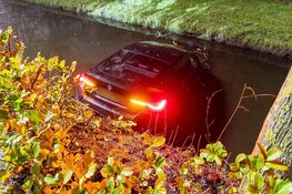 Auto te water bij McDonalds in Alkmaar