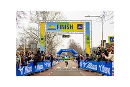 Dan Kibet en Juliette Thomas winnen Groet uit Schoorl Run