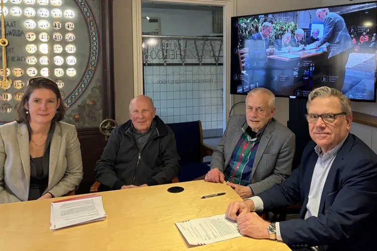 Overeenkomst tussen Regionaal Archief en Historische Vereniging Heiloo: 58.000 oude beelden van Heiloo straks online