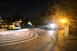Fietser na val in Bergen door politie naar ziekenhuis gebracht