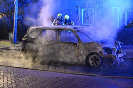 Auto door brand verwoest aan Israëlslaan in Alkmaar