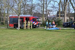 Zwaar ongeluk in Heiloo: auto tegen boom