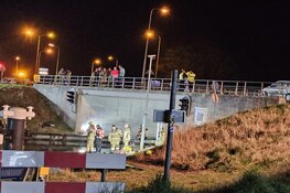 Zwaargewonde bij ongeluk in Noord-Scharwoude, brandweer zoekt mogelijk tweede slachtoffer