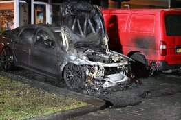 Auto door brand verwoest aan Graalstraat