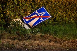 Auto vliegt meerdere keren over de kop op A9 bij Alkmaar
