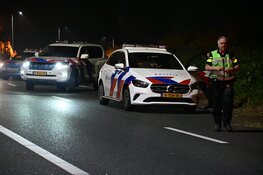 Auto vliegt meerdere keren over de kop op A9 bij Alkmaar