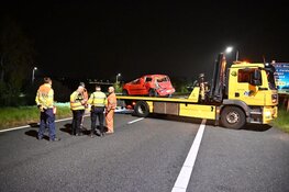 Auto vliegt meerdere keren over de kop op A9 bij Alkmaar