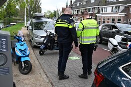 Botsing tussen auto en scooter op Kennemersingel