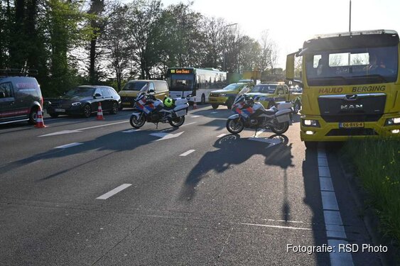 Schade en oponthoud na ongeval op Nollenweg