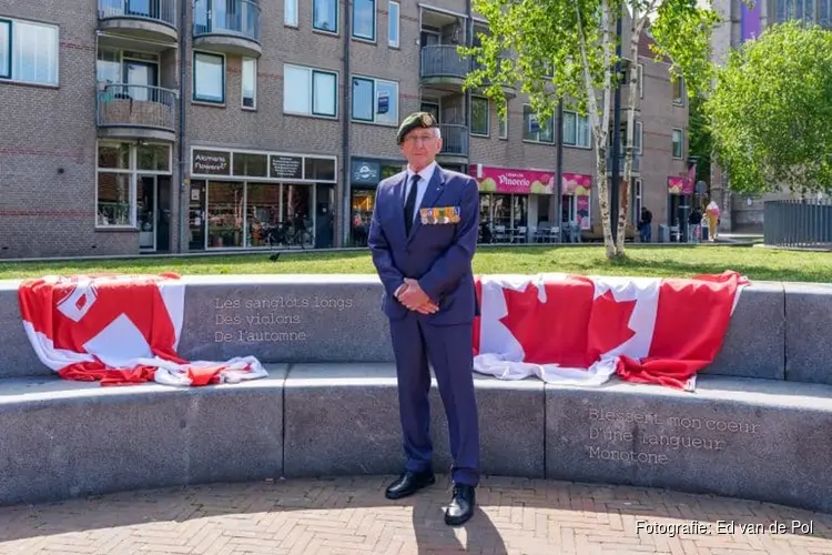 De dichtregels die D-day aankondigde hebben een plek op het Canadaplein gekregen