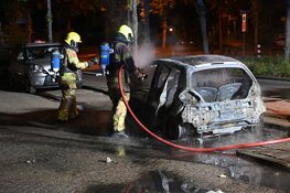 Auto gaat volledig in vlammen op bij nachtelijke autobrand in Alkmaar
