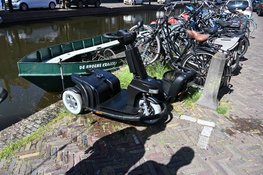 Scootmobiel te water op Verdronkenoord