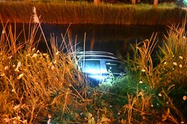 Auto te water in Stompetoren, passant aangehouden wegens rijden onder invloed