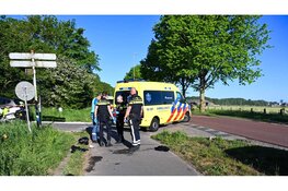 Scooterrijder belandt in de sloot na botsing met auto in Egmond
