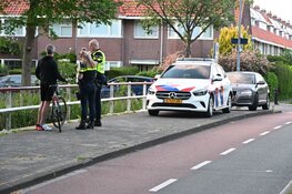 Automobilist slaat op de vlucht na botsing met fietser