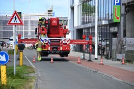 Brand op dak van winkel tijdens werkzaamheden in Alkmaar