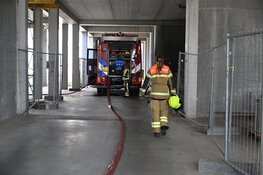 Brand op dak van winkel tijdens werkzaamheden in Alkmaar