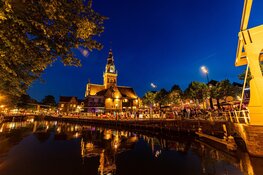 Alkmaar danst op hardloopschoenen door de binnenstad tijdens Alkmaar City Run by night