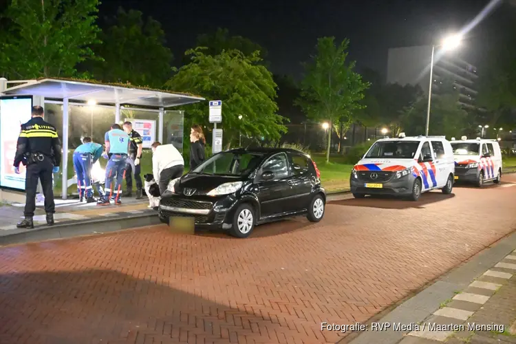 Gewonde man met steekwond aangetroffen in bushokje in Alkmaar