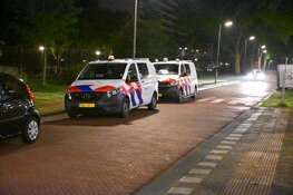 Gewonde man met steekwond aangetroffen in bushokje in Alkmaar