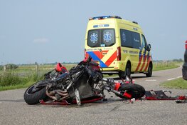 Motorrijder naar het ziekenhuis na botsing met auto in Schermerhorn