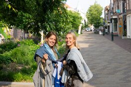 Van Kopenhagen naar Alkmaar: Krissy en Lois organiseren vintage markt KNUS op De Laat