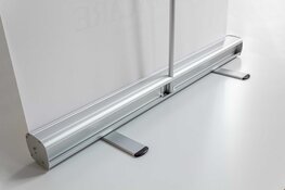 Van ontwerp tot opbouw: zo maak je een sterke rollup banner