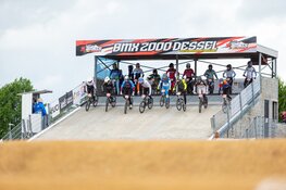 Boscrossers trotseren weer en concurrentie in Dessel (BEL)