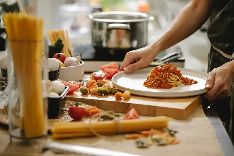 Studenten mbo Voeding van Vonk brengen culturen samen in de keuken