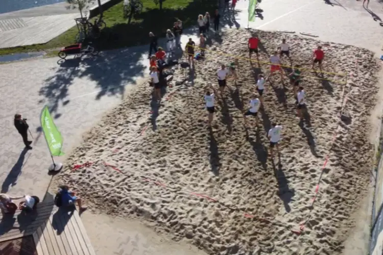 Vijfde editie beachvolleybaltoernooi Kop-Zorg: een week vol sport, ontmoeting en verbinding