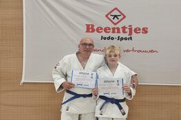 Recordaantal blauwe en bruine banden bij Beentjes Judo Sport