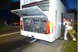 Touringcar vol rook na gesprongen koelwaterleiding
