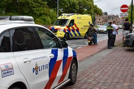 Maaltijdbezorger lichtgewond na botsing met auto